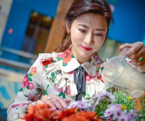 “Sốc” với những bà mẹ U50 trông vẫn trẻ đẹp như gái 25