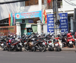 Cần Thơ "giành lại vỉa hè", gắn camera phạt nguội xe đậu lấn chiếm