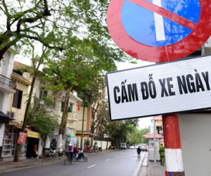 Hà Nội thí điểm đỗ ô tô theo ngày chẵn lẻ, dân vẫn nhầm chỗ