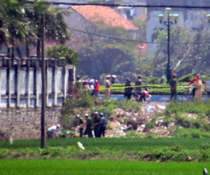 Một nhân viên ngân hàng nghi tự thiêu