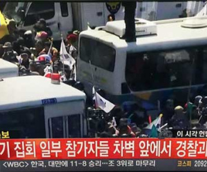 Người ủng hộ bà Park Geun-hye xô xát với cảnh sát