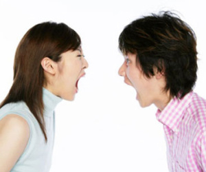 Vợ chồng "kì bí" nhất chung cư, cãi nhau to đến mấy, cứ "lên giường" là làm hàng xóm khó ngủ