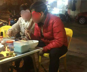 Cô gái chê ỏng chê eo khi đi ăn tối khiến anh người yêu ê mặt, chủ quán cũng nhịn không nổi...