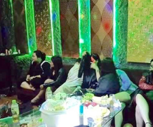 Dân chơi thuê phòng karaoke tổ chức sinh nhật bằng... thuốc lắc