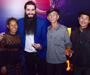 Đạo diễn "Kong: Skull Island" hội ngộ nhóm diễn viên Việt đóng thổ dân