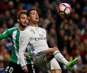 Ronaldo lập kỷ lục, Real đòi lại ngôi đầu từ tay Barca
