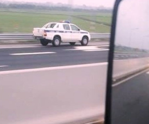 Xe CSGT chạy ngược chiều 100 km/h trên cao tốc khi làm nhiệm vụ khẩn