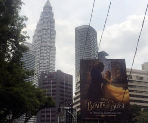 Bị kiểm duyệt, "Người đẹp và quái vật" hoãn ra rạp ở Malaysia
