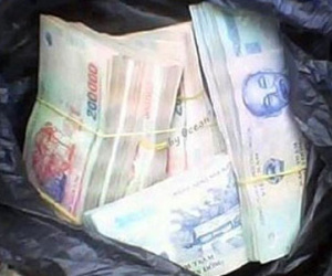 Cướp tiền và xe khi khách vừa giao dịch từ nhà băng ra