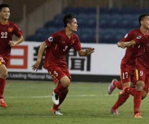 HLV Hoàng Anh Tuấn thất thế về lý với các đội bóng V-League