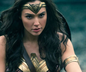 Mỹ nhân đẹp nhất "Fast & Furious" quyến rũ khó cưỡng trong trailer "Wonder Woman"