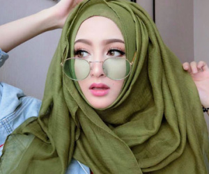 Ngẩn ngơ trước vẻ đẹp của "bông hồng lai" xinh như búp bê sứ