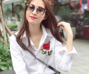 Sao Việt "phải lòng" mốt sơ mi thêu hoa ruy băng