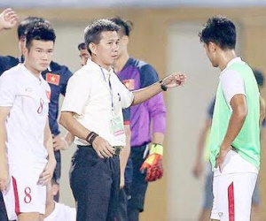 U20 Việt Nam gom quân dự U20 World Cup: Hãy cắp cặp mà học Kiatisak