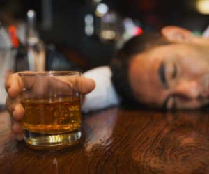 Vợ cay đắng kể về 27 năm sống với người chồng nghiện rượu