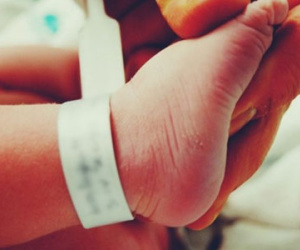 Bé 9 tháng tuổi nứt sọ vì y tá ngủ gật