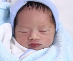 Bé gái sơ sinh đẹp như thiên thần bị mẹ bỏ rơi ở bệnh viện TP.HCM