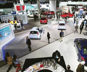 Ô tô BMW, Mercedes đồng loạt tăng giá gần gấp đôi