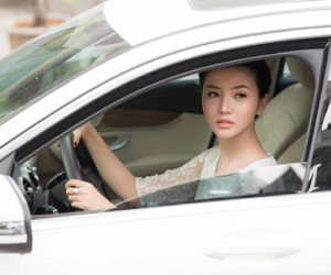 Bảo Anh, Ngọc Duyên tự lái xế hộp đi làm đẹp