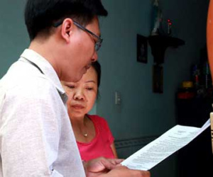 Bảo mẫu ở Sài Gòn đòi bằng chứng bạo hành trẻ