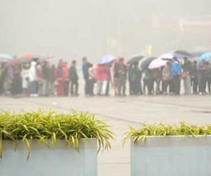 Cuộc sống người dân thủ đô trong mịt mù hơi nước