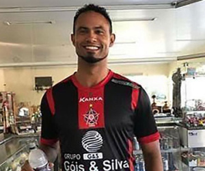 Đội bóng Brazil trả giá vì chiêu mộ thủ môn giết người