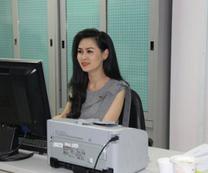 Đột nhập hậu trường trước giờ lên sóng của MC VTV