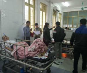 Hai bố con tử vong vụ xe đón dâu va xe tải