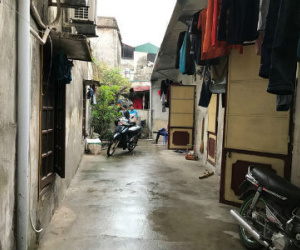 Hàng xóm chứng kiến cô gái bị đuổi về tận phòng trọ, cố van xin nhưng bạn trai vẫn xuống tay sát hại