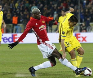 MU - Rostov: Ung dung đi tiếp