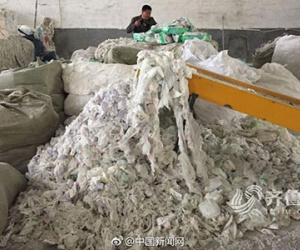 Bí mật gây sốc tại xưởng sản xuất bỉm người lớn từ rác thải tái chế