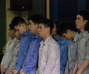 Cận kề án tử, bị cáo đánh chết bạn tù xin đổi luật sư