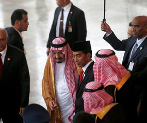 Phái đoàn Saudi mang bút vàng, nhẫn kim cương sang Indonesia làm quà
