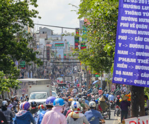 Cầu chữ Y ùn tắc nhiều giờ trong ngày đầu phân luồng