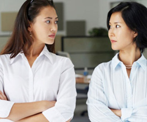 Nghe thầy bói phán con dâu gây họa cả nhà, mẹ chồng cay nghiệt đuổi thẳng về nhà ngoại