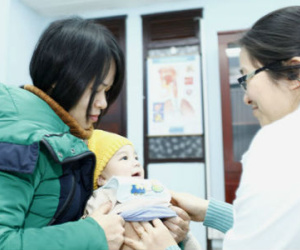 Xử lý đúng cách khi trẻ ho do trời nồm