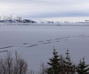 Đường zig zag bí ẩn trên hồ lớn nhất Iceland