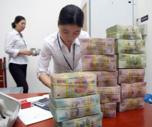 Ngân hàng nhỏ chạy đua tăng lãi suất kiểu mới