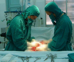 Bị phù nề, nhiễm trùng dương vật vì… xài bao cao su “dỏm”