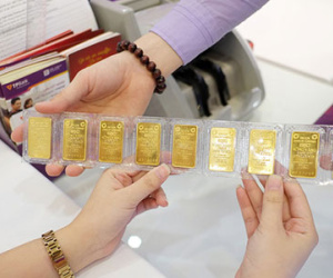 Giá vàng giảm mạnh, thận trọng đầu tư