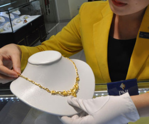 Giá vàng SJC đi xuống, USD không đổi