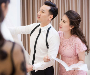Trước hôn lễ, MC Thành Trung và vợ tình tứ đi thử váy cưới