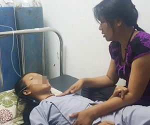 Học sinh lớp 4 bị mẹ bạn cùng lớp đánh nhập viện