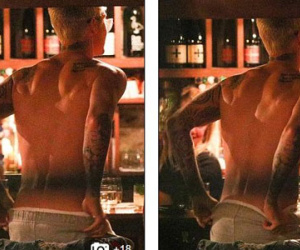 Justin Bieber bất ngờ "thoát y" giữa bar, khiến cô pha rượu không thể rời mắt