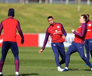 Phil Jones bị đồng đội gây chấn thương, có thể nghỉ hết mùa