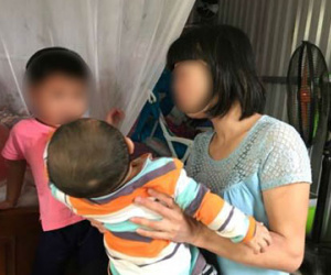 Vụ mẹ bị tố lột quần áo đuổi con gái 3 tuổi: "Cháu bé chờ mẹ xin nước về tắm, không phải ngược đãi"
