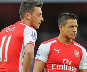 Arsenal hoãn đàm phán hợp đồng với Ozil, Sanchez
