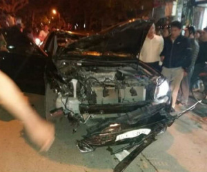 Xe Camry gây tai nạn liên hoàn: Vợ tài xế gào khóc xin lỗi