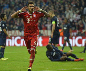 Bayern Munich sẽ phải nộp phạt 120.000 euro vì fan Man United
