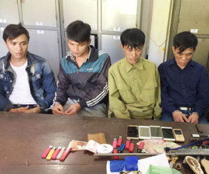 Cặp tình nhân lập lán trong hang đá buôn bán ma túy